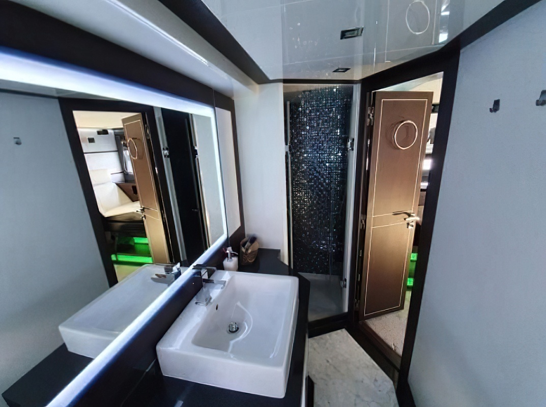 Продается моторная яхта Galeon 700 Skydeck